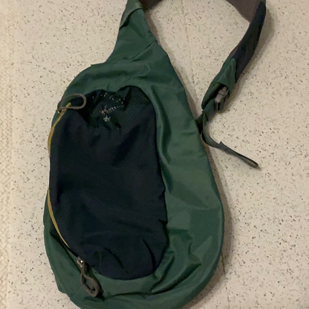 Osprey Daylite  Shoulder Sling Bag
 Army Green and navy